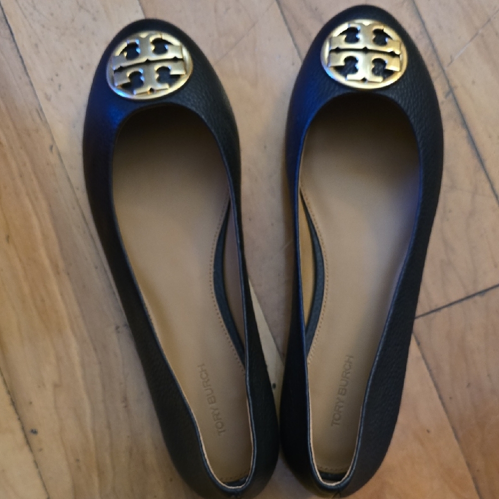 Tory Burch Chelsea Ballet Black Flats with Gold Emblem Size US 9